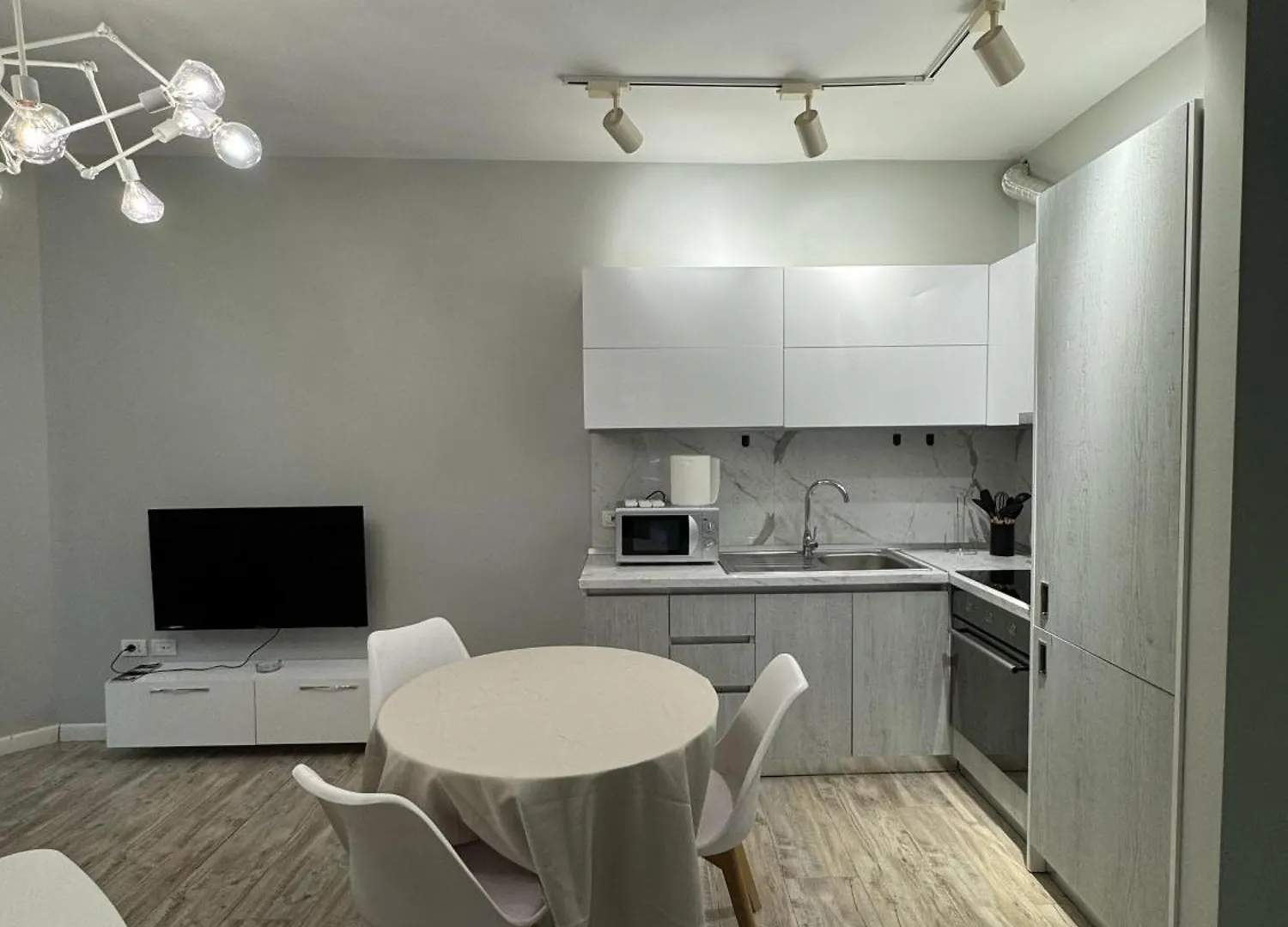 Denny'S Apartment City Center 2 Tirana
